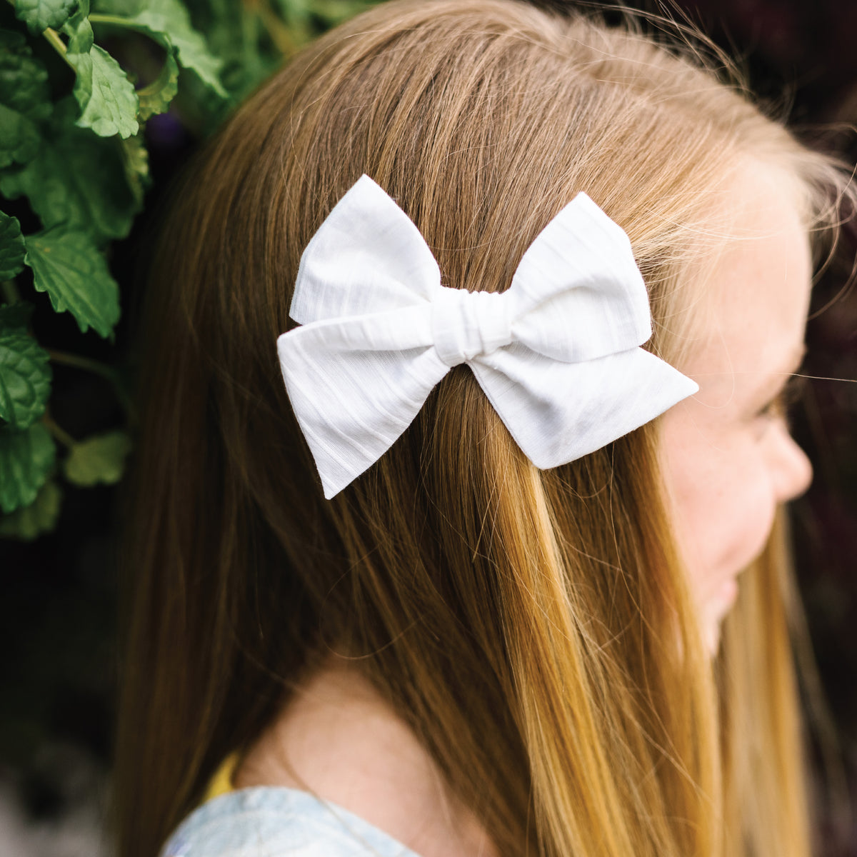 Easy Hand-Tied Bow Tutorial — Trendy Tree